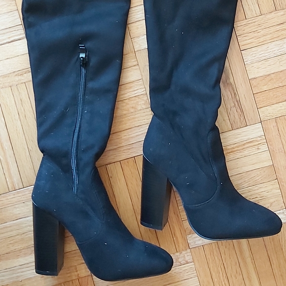 Boots - Picture 3 of 4